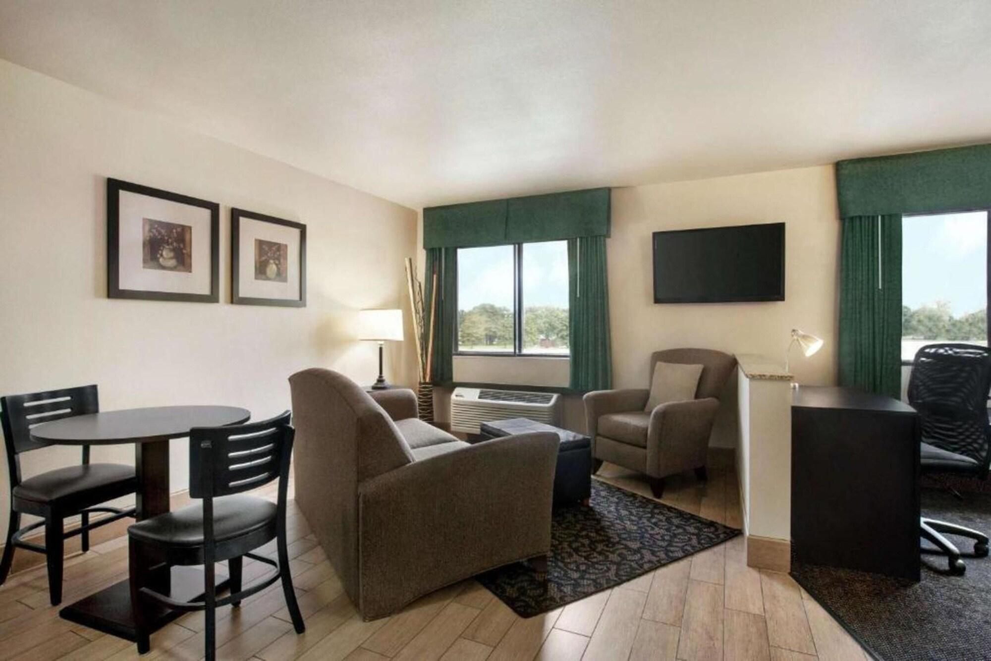 Travelodge By Wyndham Livonia Ngoại thất bức ảnh