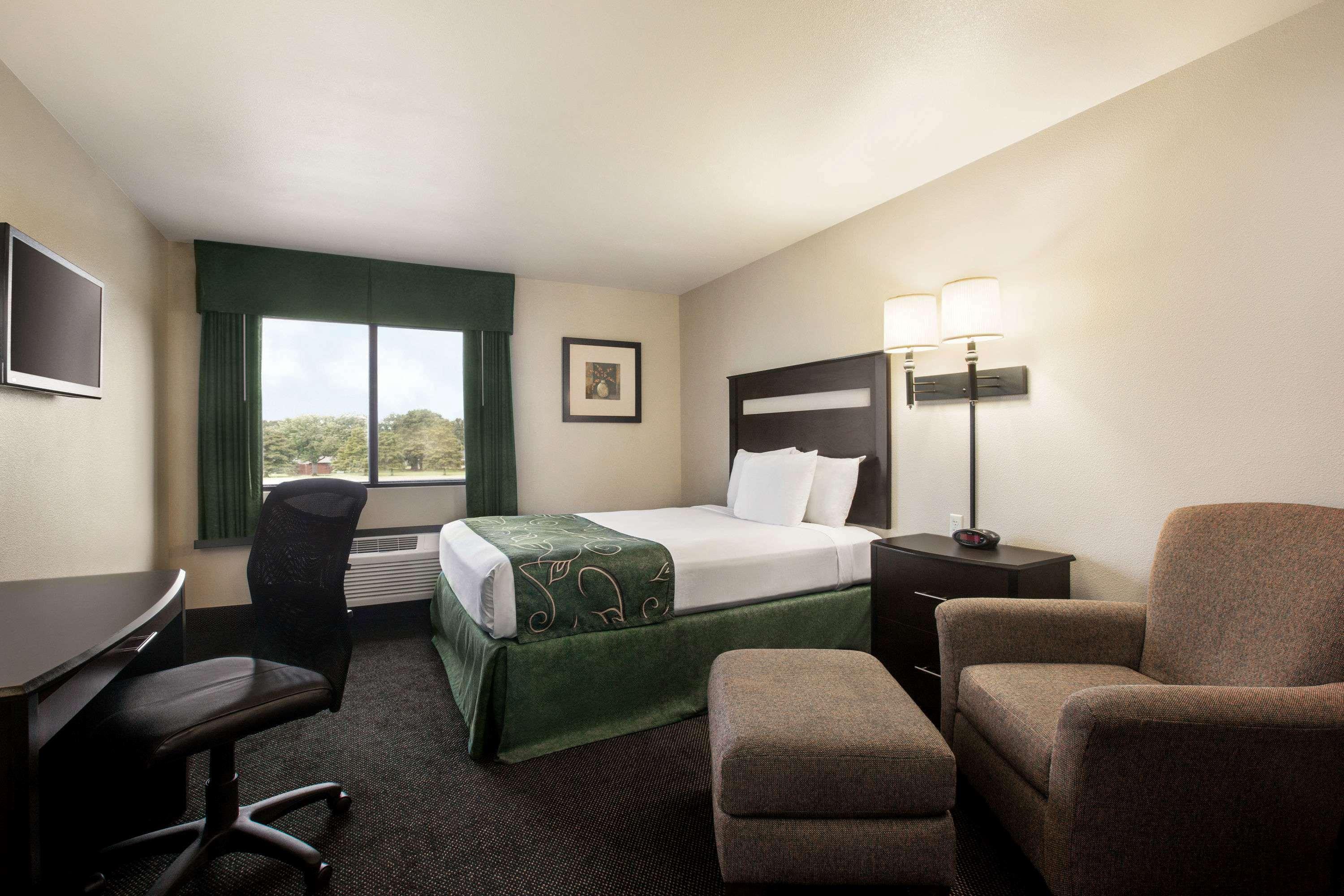 Travelodge By Wyndham Livonia Ngoại thất bức ảnh