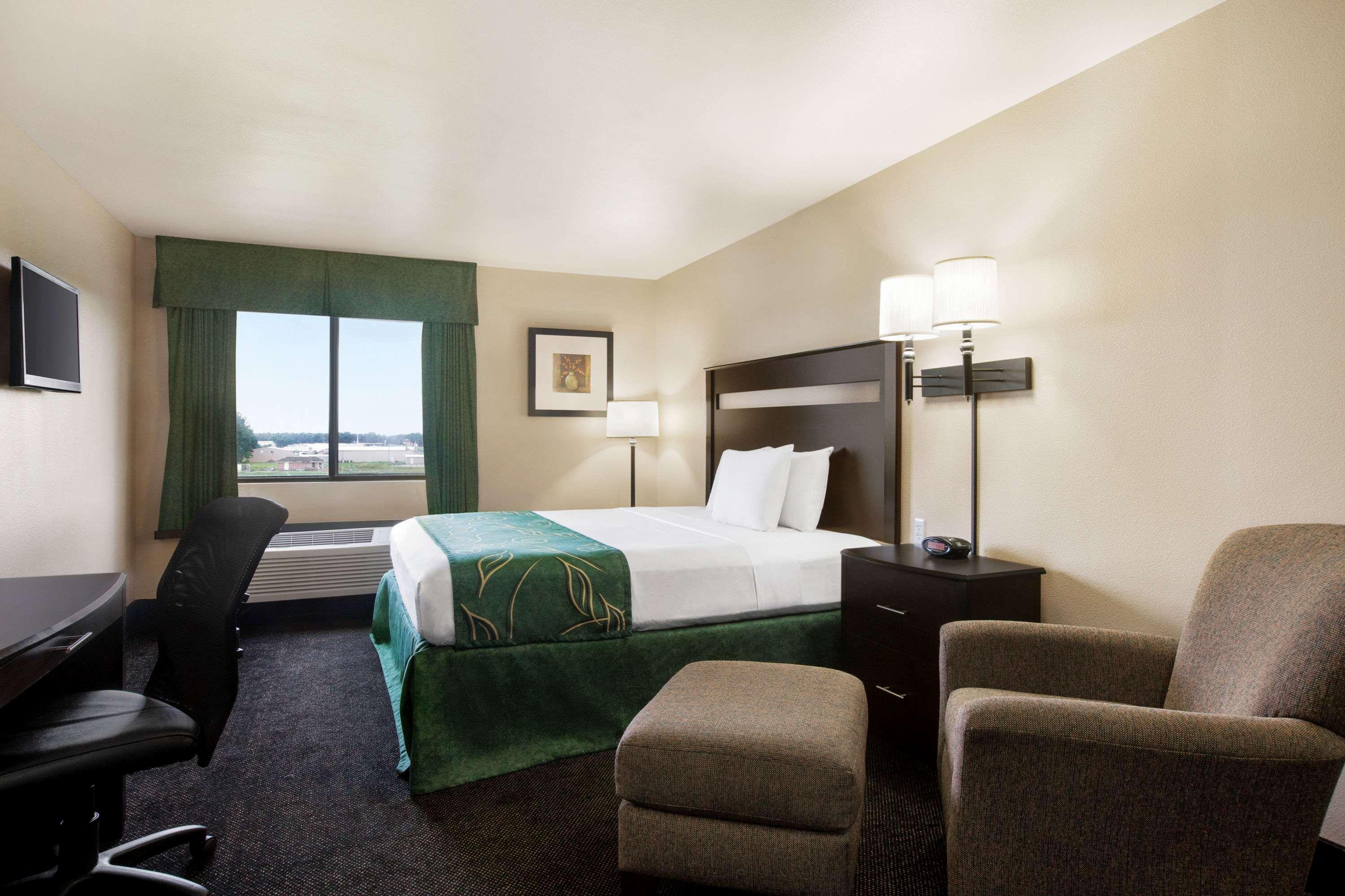 Travelodge By Wyndham Livonia Ngoại thất bức ảnh
