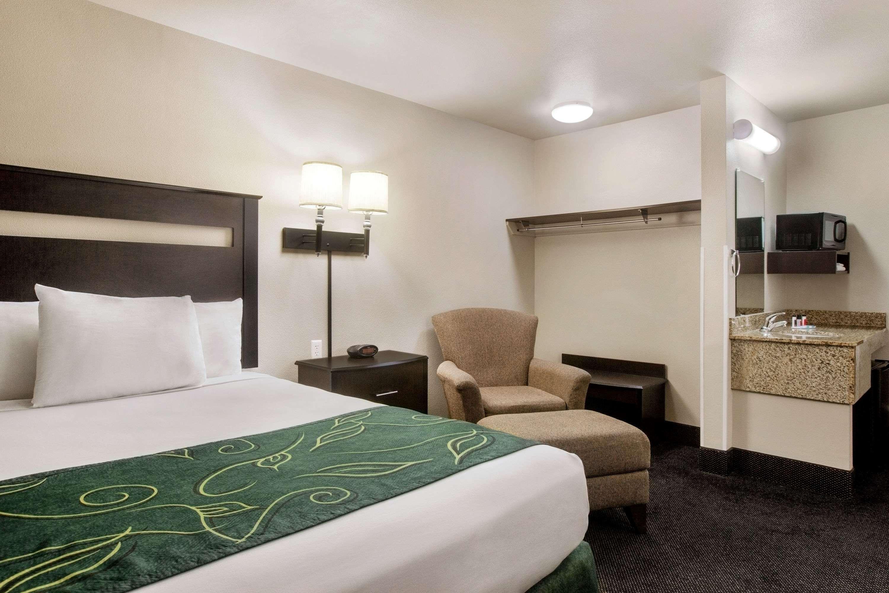 Travelodge By Wyndham Livonia Ngoại thất bức ảnh