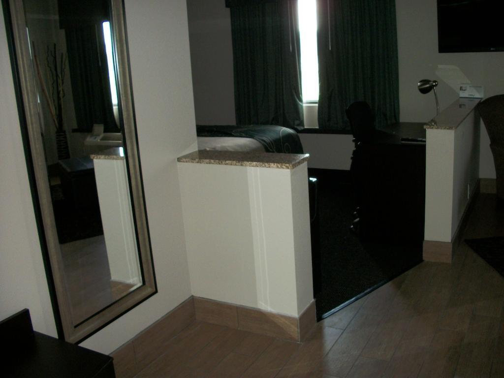 Travelodge By Wyndham Livonia Ngoại thất bức ảnh