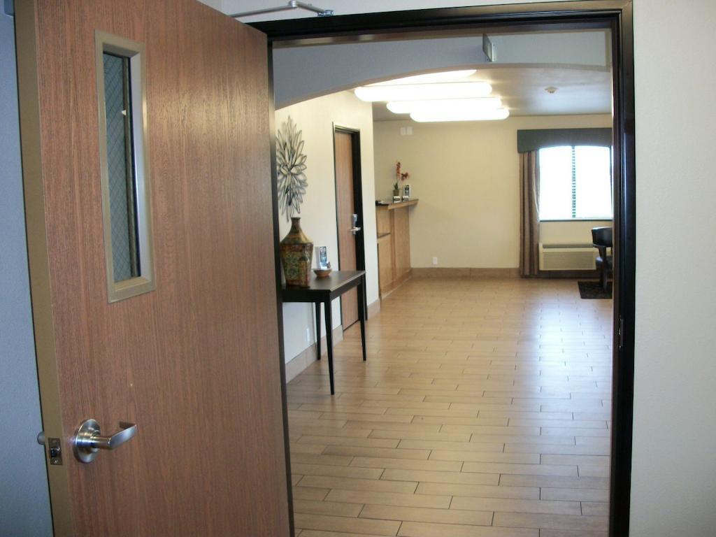 Travelodge By Wyndham Livonia Ngoại thất bức ảnh