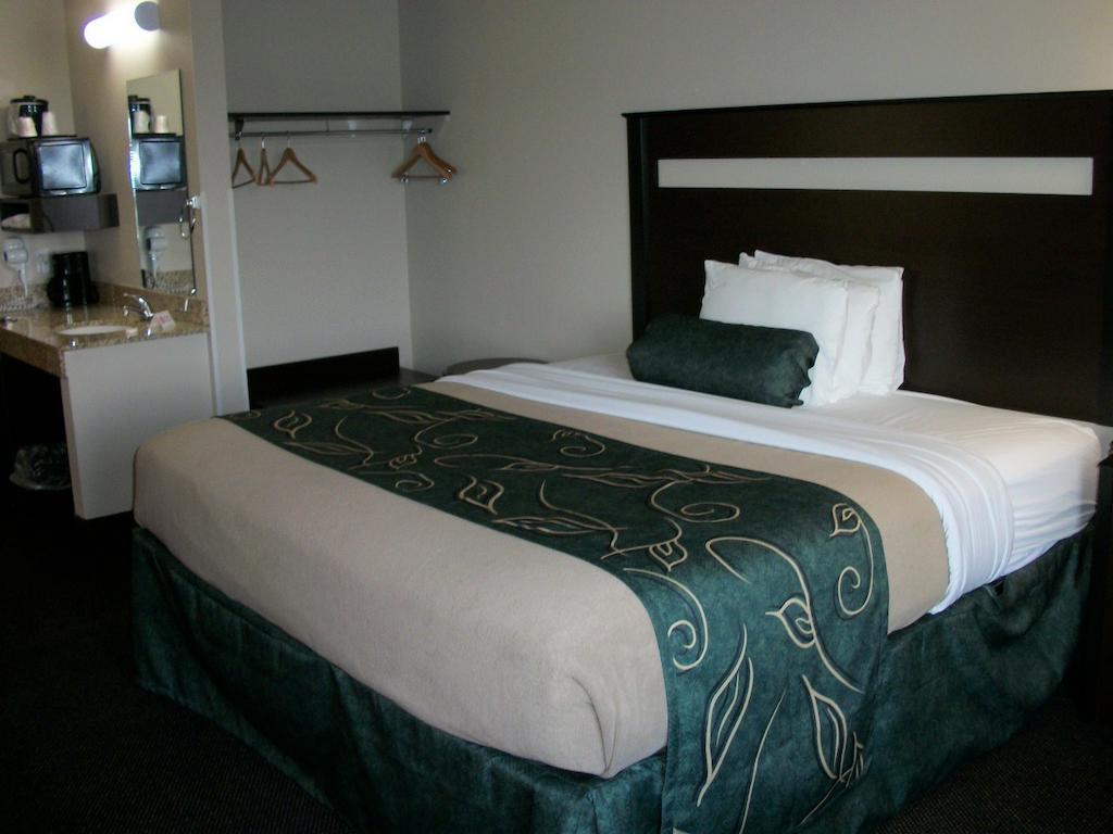 Travelodge By Wyndham Livonia Ngoại thất bức ảnh